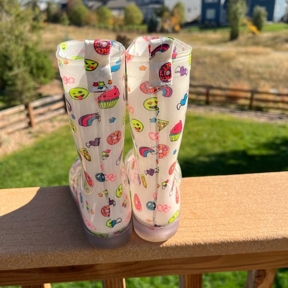 GIRL'S KIDS CAPELLI NEW YORK PRINTED RAIN BOOTS MULTI POP SIZE 12/13 - Picture 2 of 6